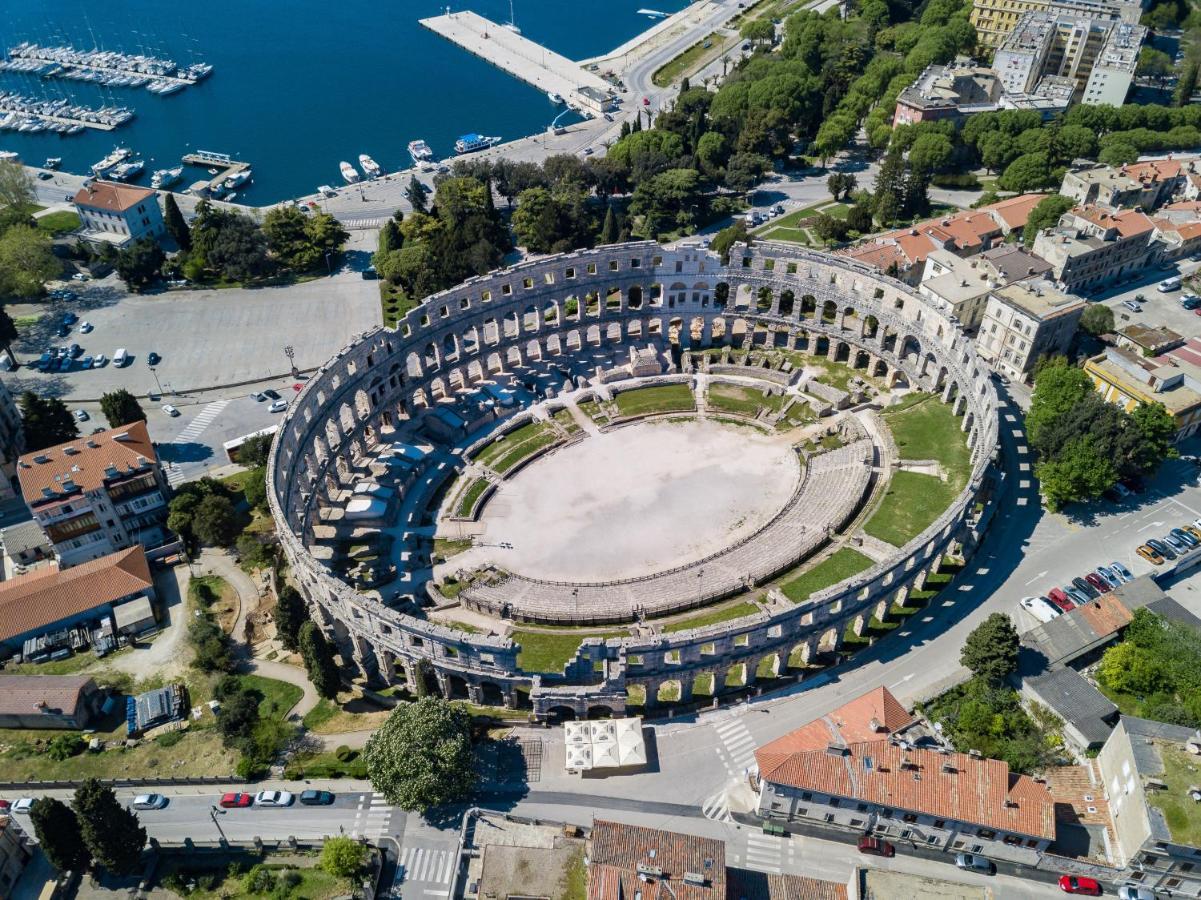 Apartment M****, New City Apartment + Parking Pula Eksteriør billede